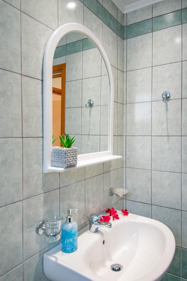 Spira Studios & Apartments In The Heart Of לגאנאס מראה חיצוני תמונה